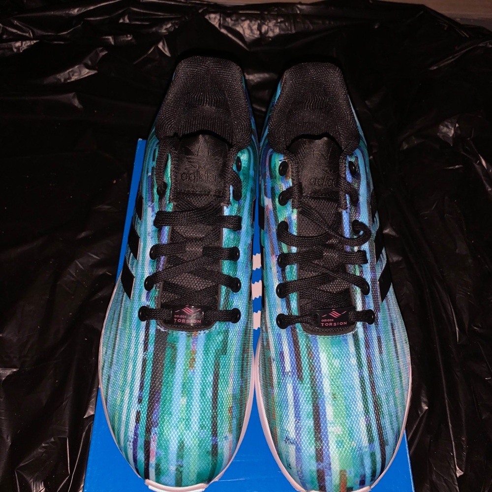 ADDIAS sneaker brand new
